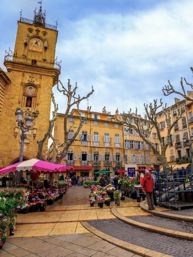 Mercado de Flores de Aix en el centro de la ciudad