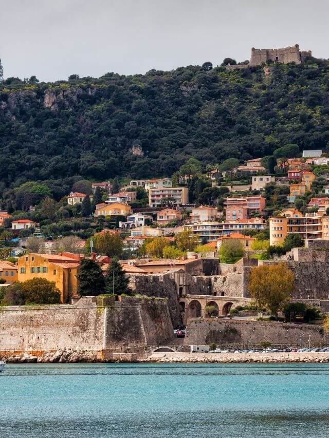 Citadelle Saint-Elme y ciudad desde el mar