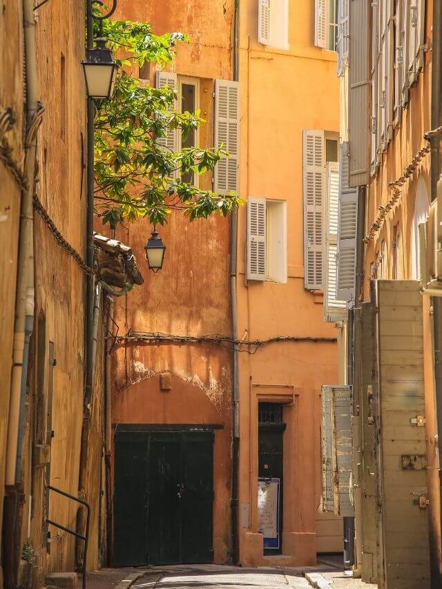 typical street in Aix en Provence old town