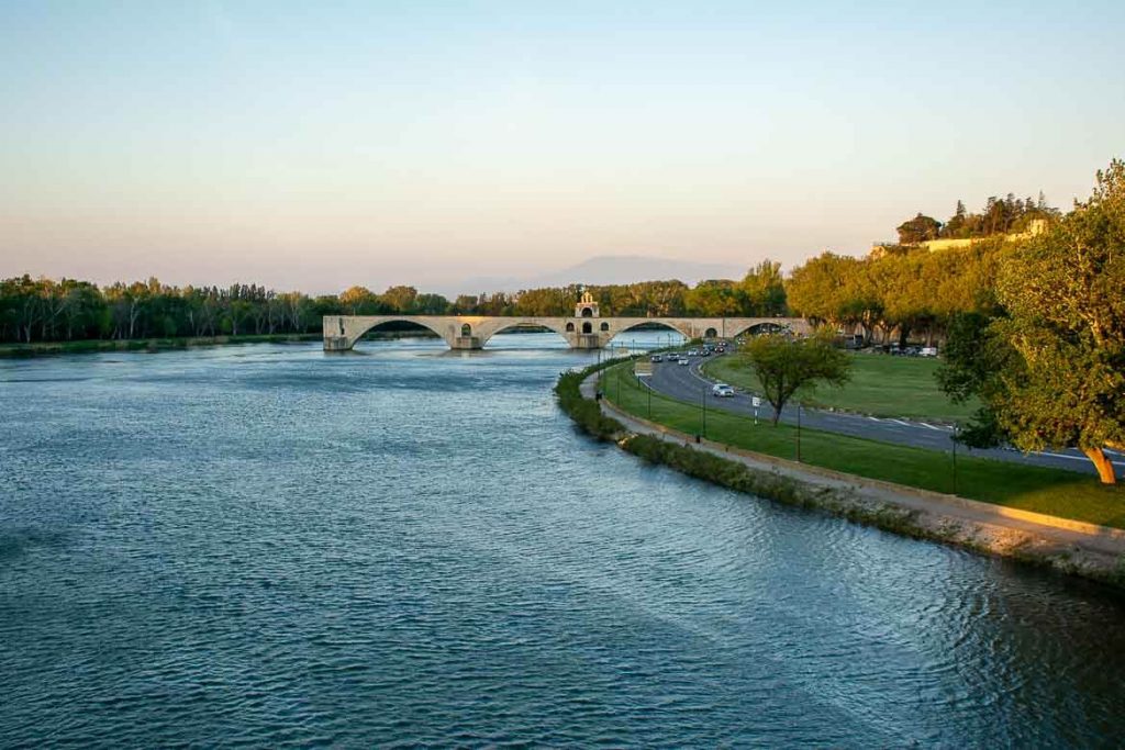 Puente de Avignon al atardecer