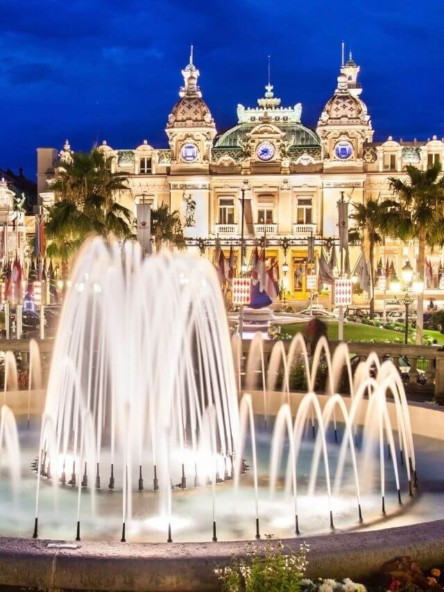 Monte Carlo casino and fountain at night