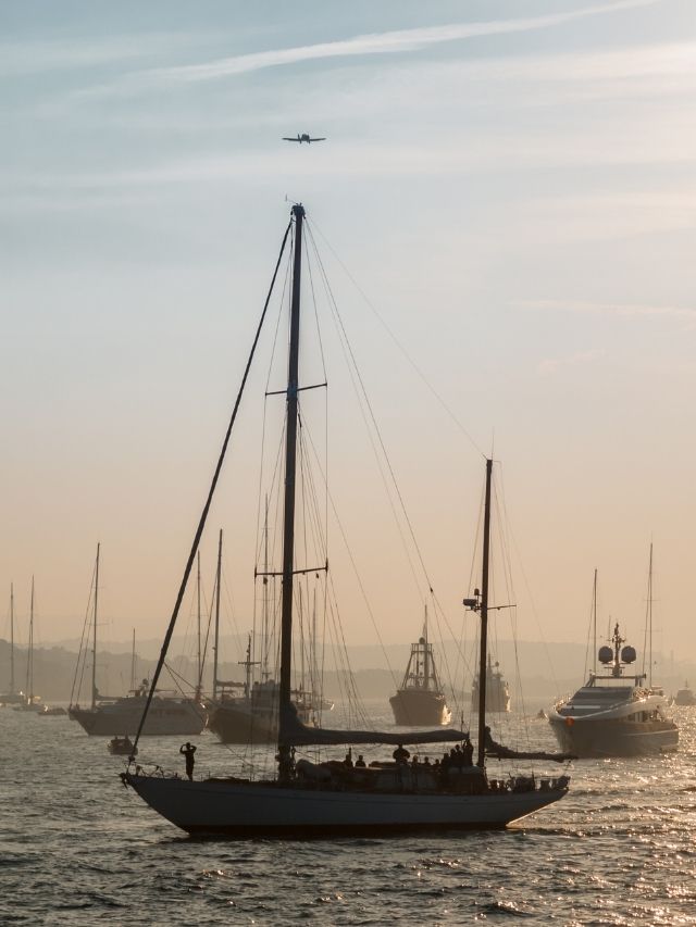 Veleros en St Tropez al atardecer