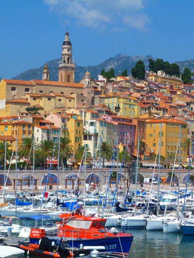 Vista de Menton desde el puerto