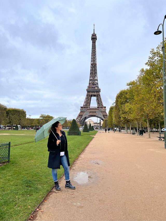 Vero at the Torre Eiffel with an umbrella