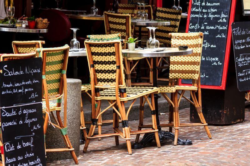 typical cafe of rue Mouffetard