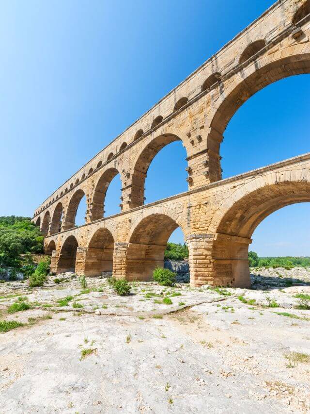 Arcos del Puente del Gard en Nimes, sur de Francia