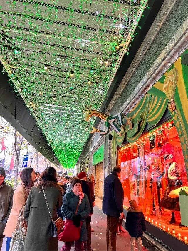 tourism shop in paris