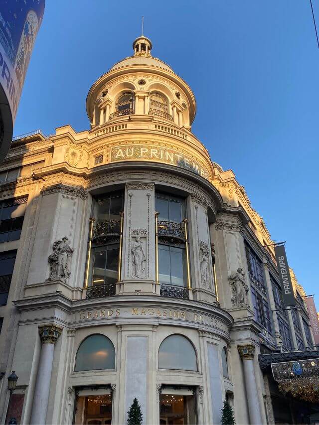 tourism shop in paris