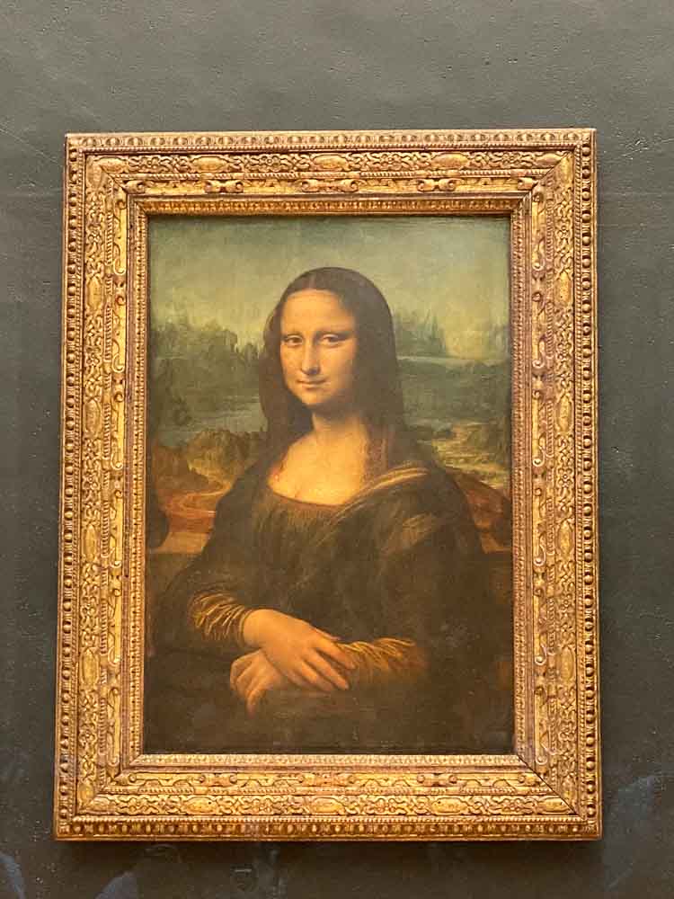 Picture of the Mona Lisa in the Louvre Museum