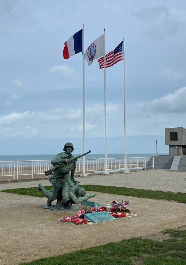 Memorial en playa de desembarco de normandía