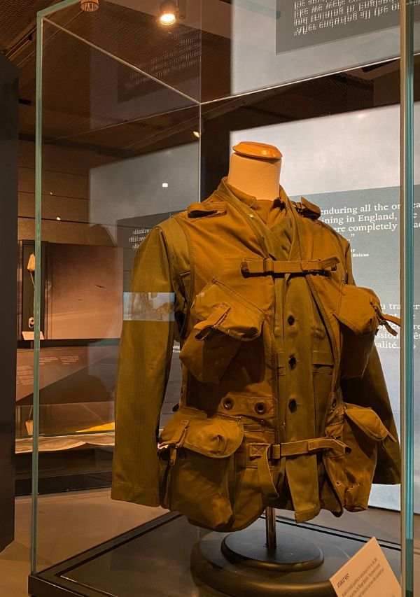 Uniforme en museo de Normandía