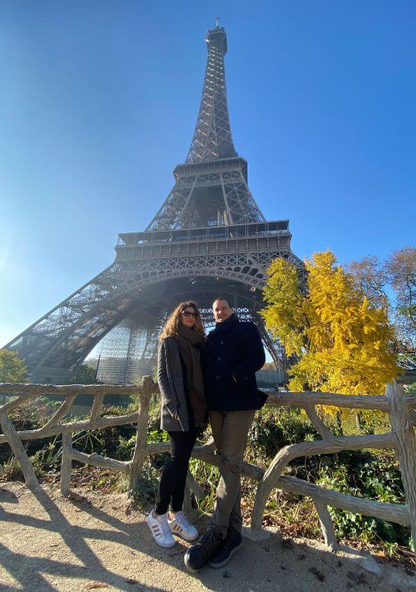 Fer y Vero Eiffel Tower with blue skye