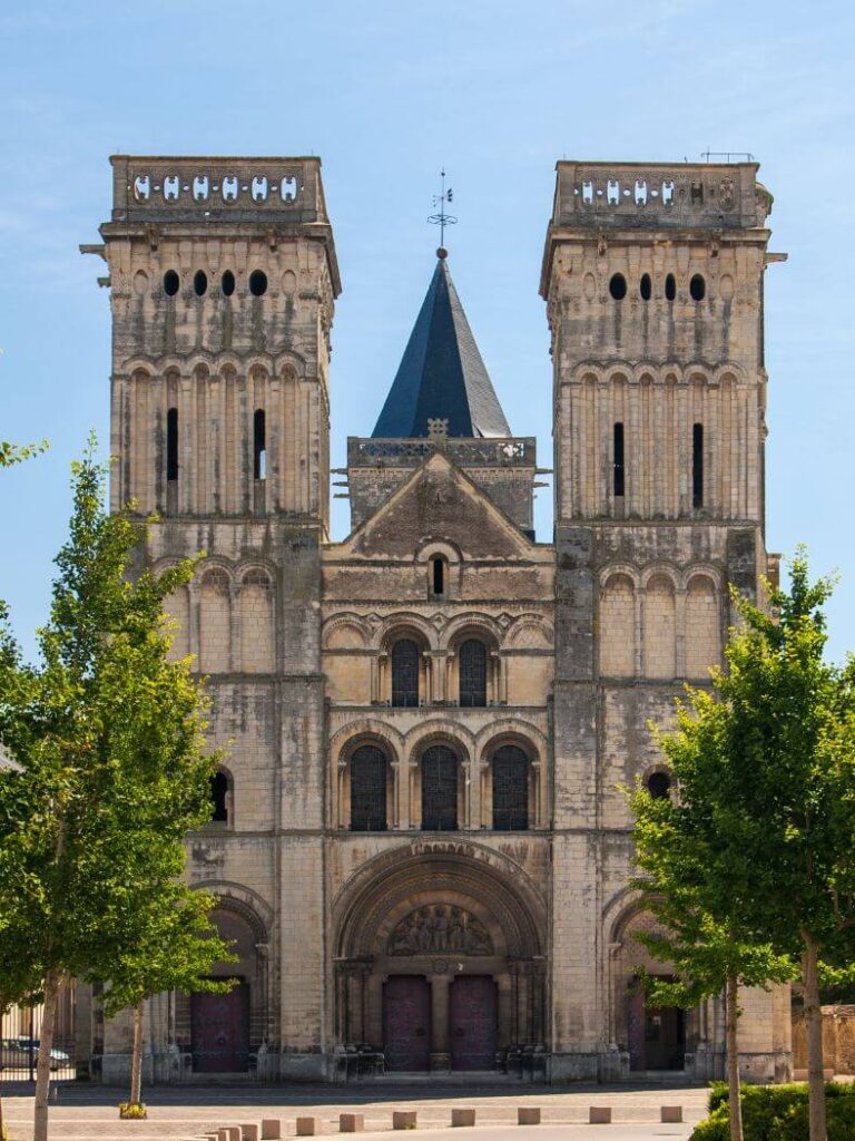 Abbaye Aux Dames with blue sky