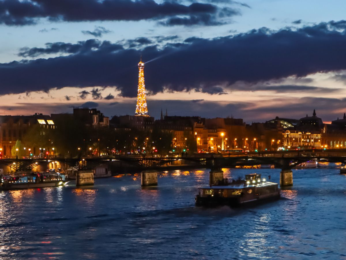 Sunset At Pont Neuf In Paris Stock Photo - Download Image Now