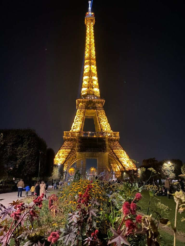 Torre Eiffel por la noche