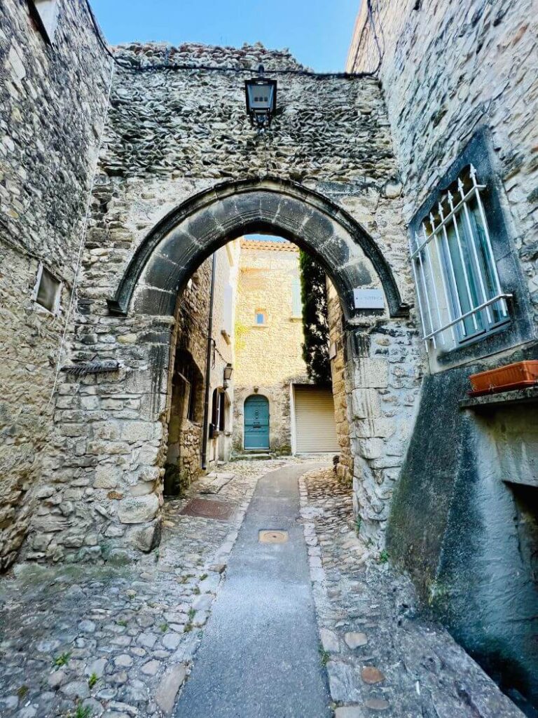 Puerta del Castillo de los Condes de Tolosa
