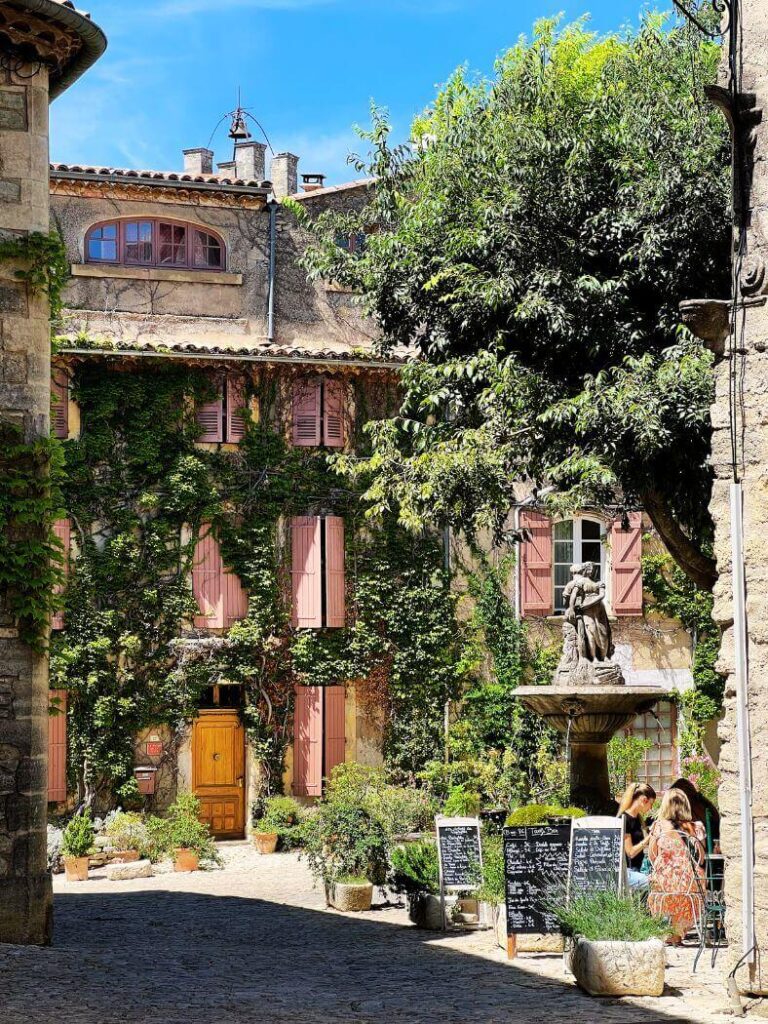 Cozy café at Saignon, Luberon