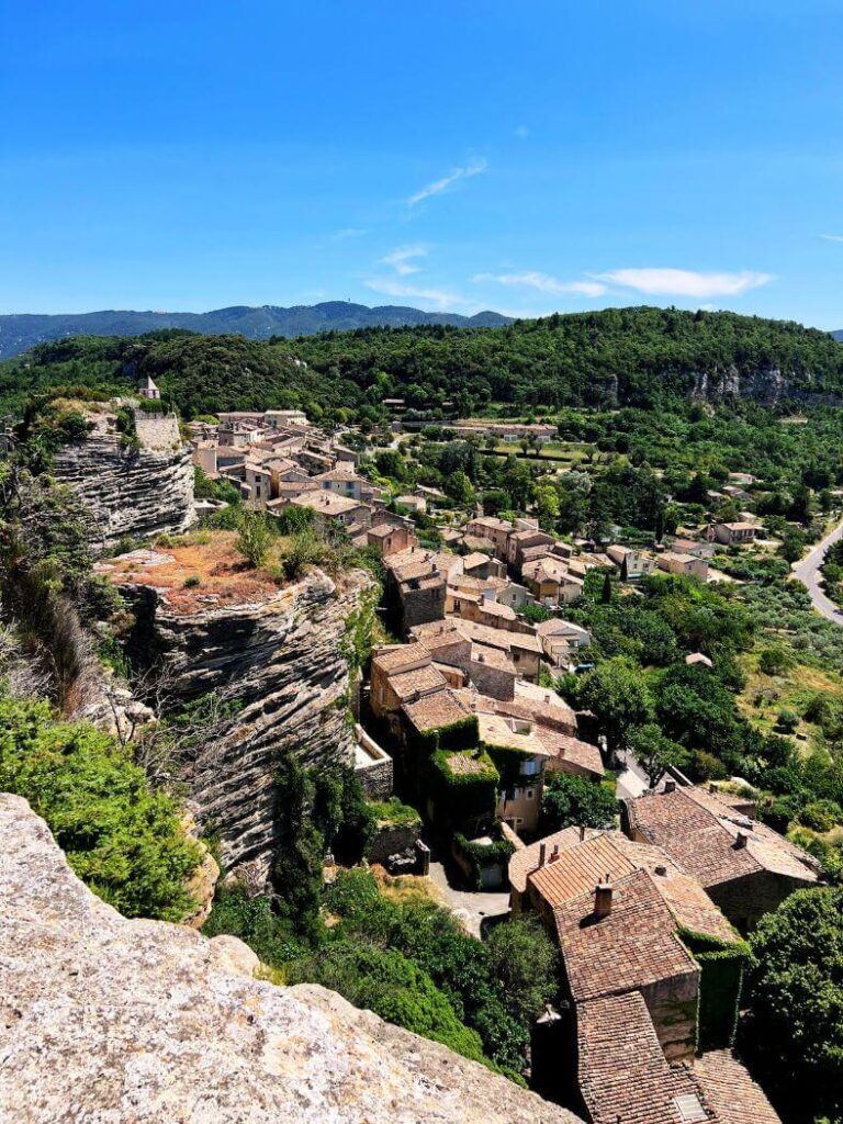 Vistas del casco antiguo de Saignon desde la Roca